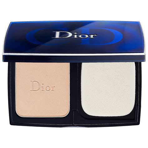 Diorskin Forever Compact [DISCONTINUED] .